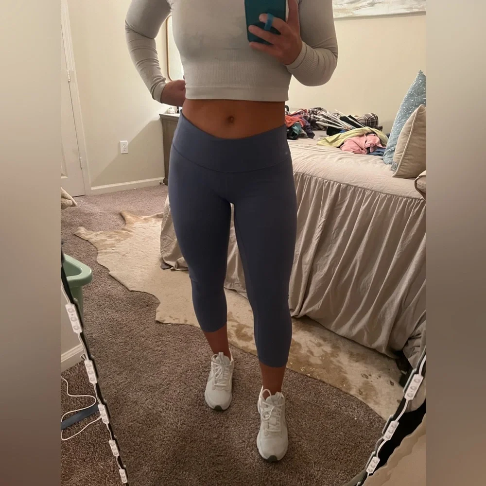 Lululemon mid/low-rise crop legging - size 8 - Picture 2 of 5